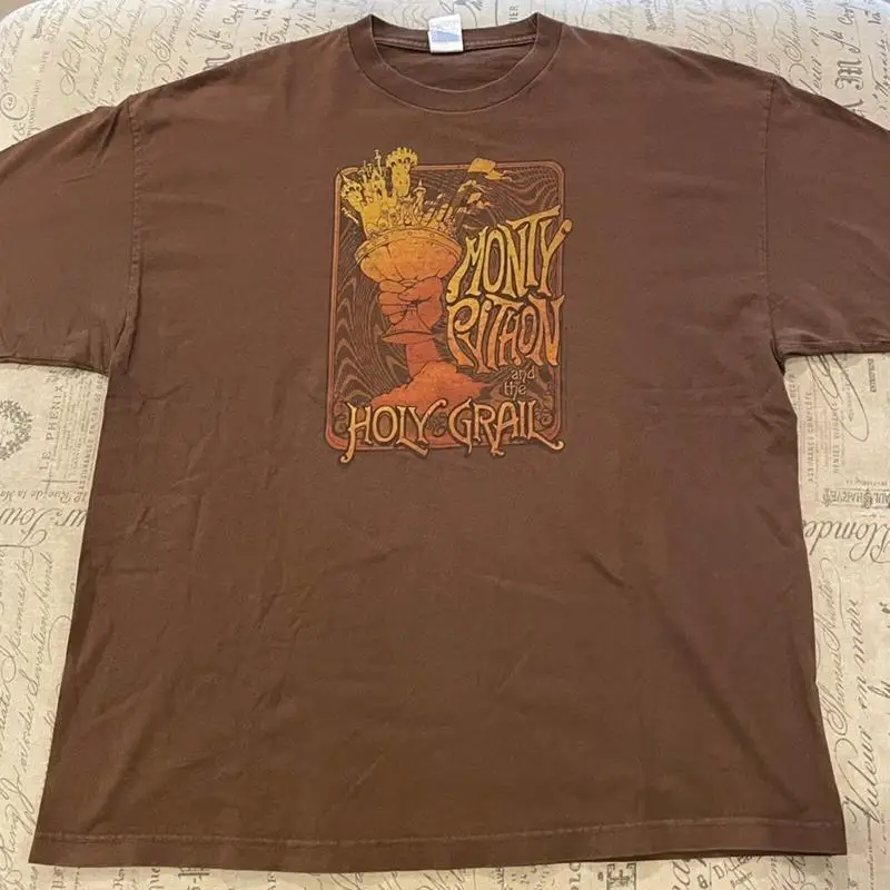 

Винтажная футболка Monty Python The Holy Grail