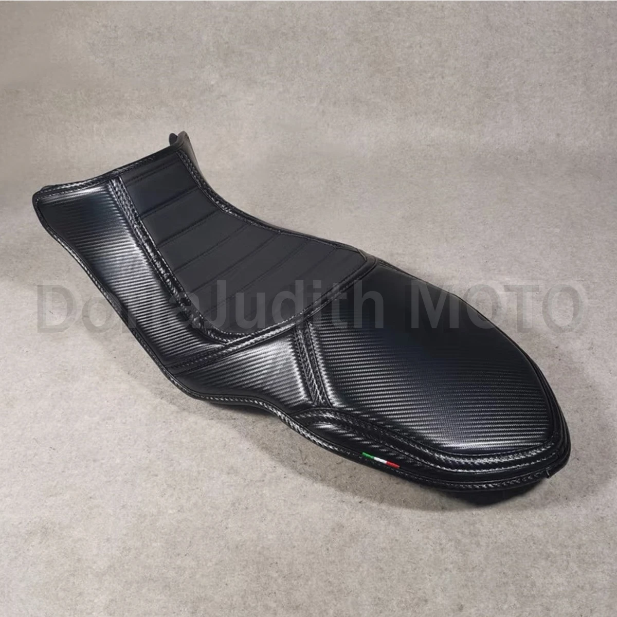 Imitacja włókna węglowego Gąbka Poduszka Modyfikacyjna Miękki Pokrowiec na Siedzenie Pogrubiający i zmiękczający wodoodporny DO BMW F900XR F900 900XR XR 900 2021
