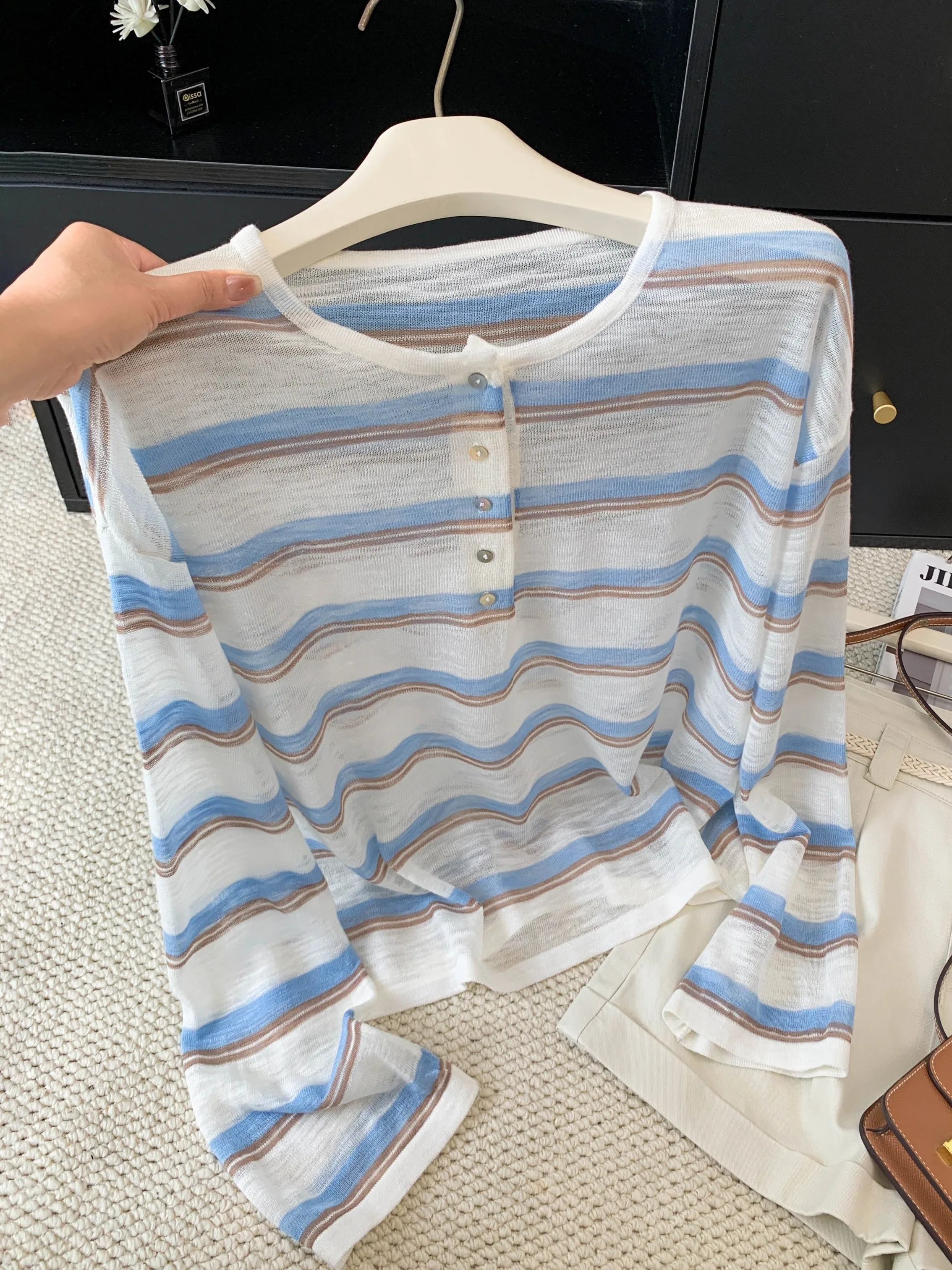 Chic Stripe Henry Neck Long Sleeve Sun Protection Cover up Women's Summer T-Shirt Lightweight Top Fashionable Loose Design