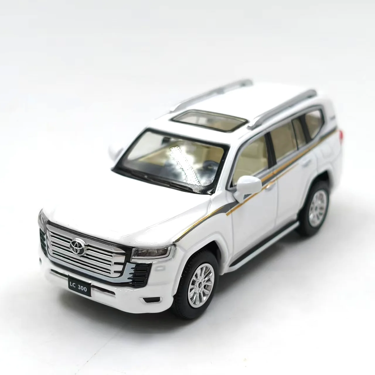 Diecast 1:64 Maßstab Toyota Land Cruiser LC300 Middle East Edition Legierung Auto Modell Sammeln Spielzeug Geschenk Souvenir Display Ornament