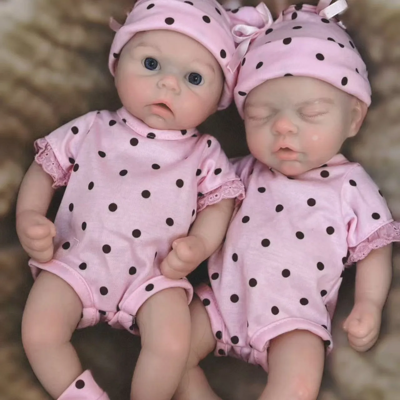 

1 шт. новая 13-дюймовая высокоцветная полностью силиконовая кукла Baby Rebirth поставляется в двух стилях: с открытыми глазами и закрытыми глазами.