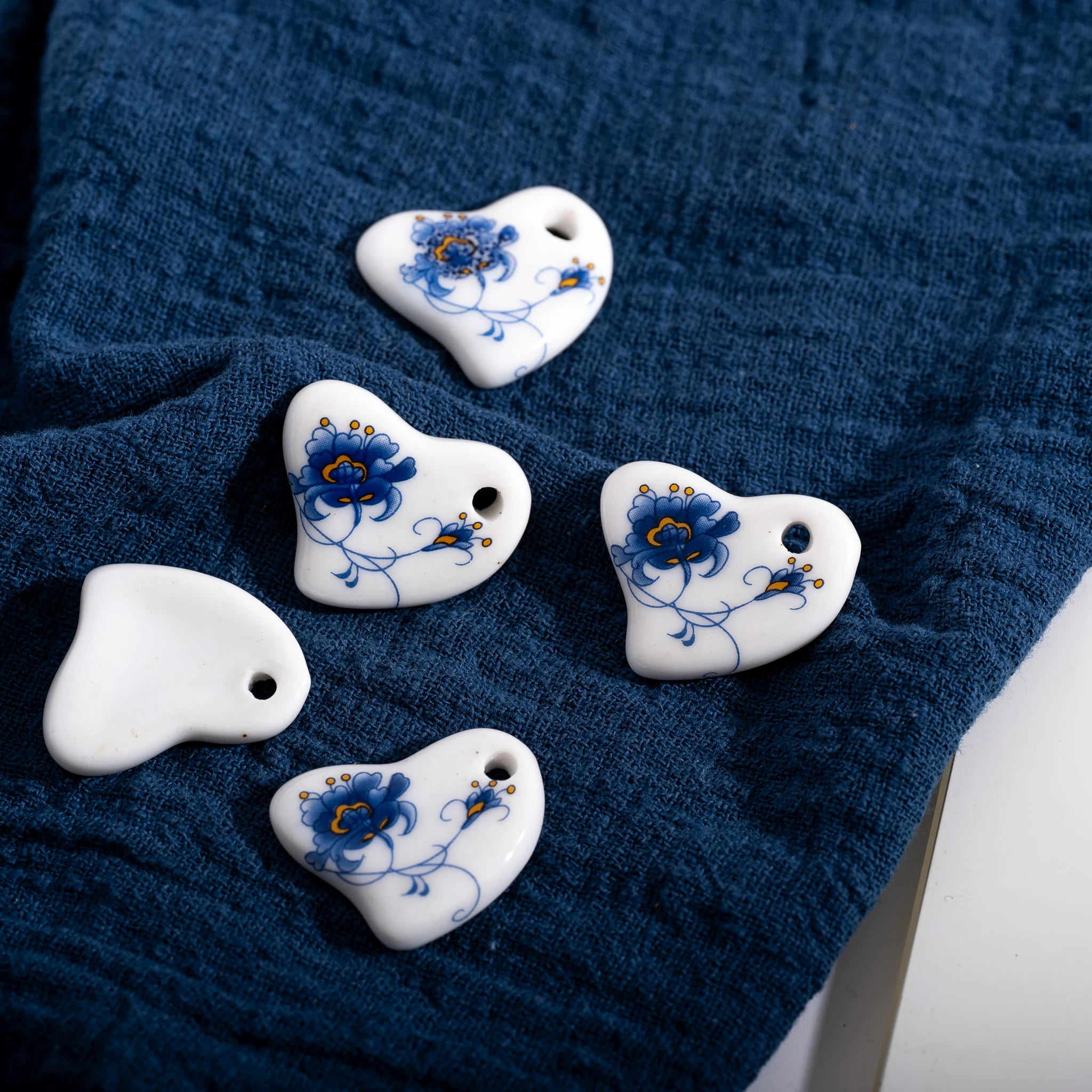 Hand Painted Heart Shape Ceramic Beads, White Base Blue Floral Vintage Spacer Beads for DIY Jewelry Necklace Bracelet Pendant Ac