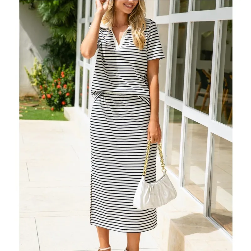 

Костюм-двойка с полосатой юбкой и принтом: Новинка 2026 года, летний повседневный комплект для женщин – футболка с отложным воротником и юбка с разрезом, уличный стиль