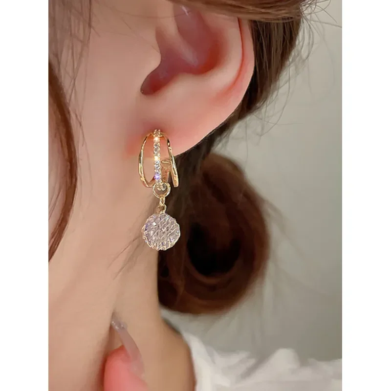 2 fashionable and personalized women's hollowed out zircon earrings for daily dating accessories