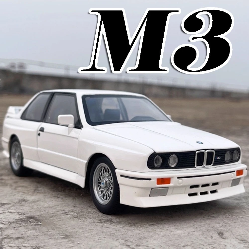 1:24 M3 Modelli di auto giocattolo in miniatura Lega pressofusa Suono Luce Porte aperte Assorbimento degli urti Tirare indietro Mini veicoli per i regali dei ragazzi