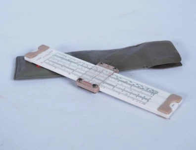 قاعدة الشريحة اللوغاريتمية من العلامة التجارية Feiyu القديمة في الستينيات والسبعينيات آلة حاسبة مزخرفة