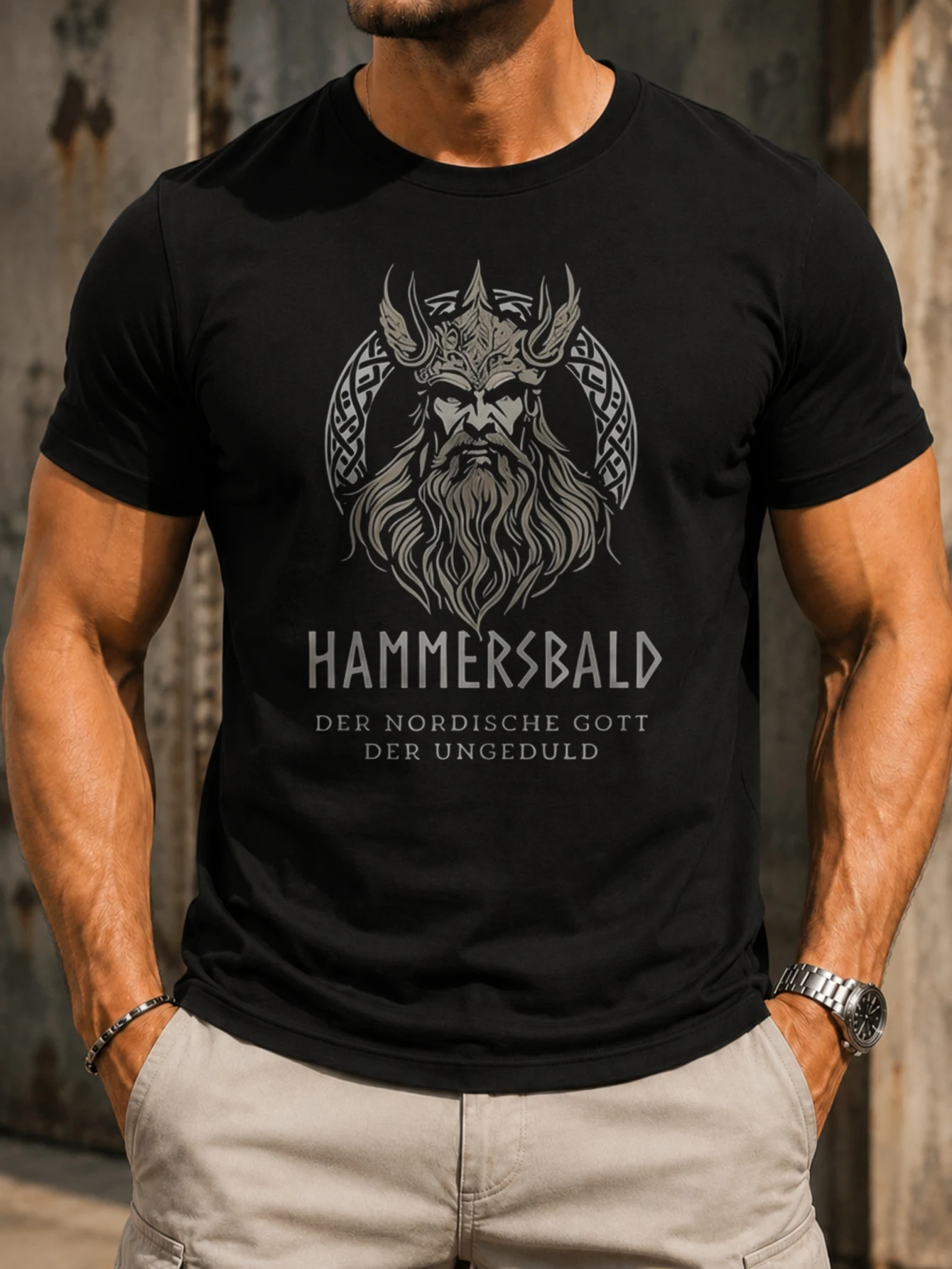 Slogan Hammersbald Nordic God of Impatience avec un portrait d'un guerrier cornu, motif graphique gris, t-shirt unisexe gris