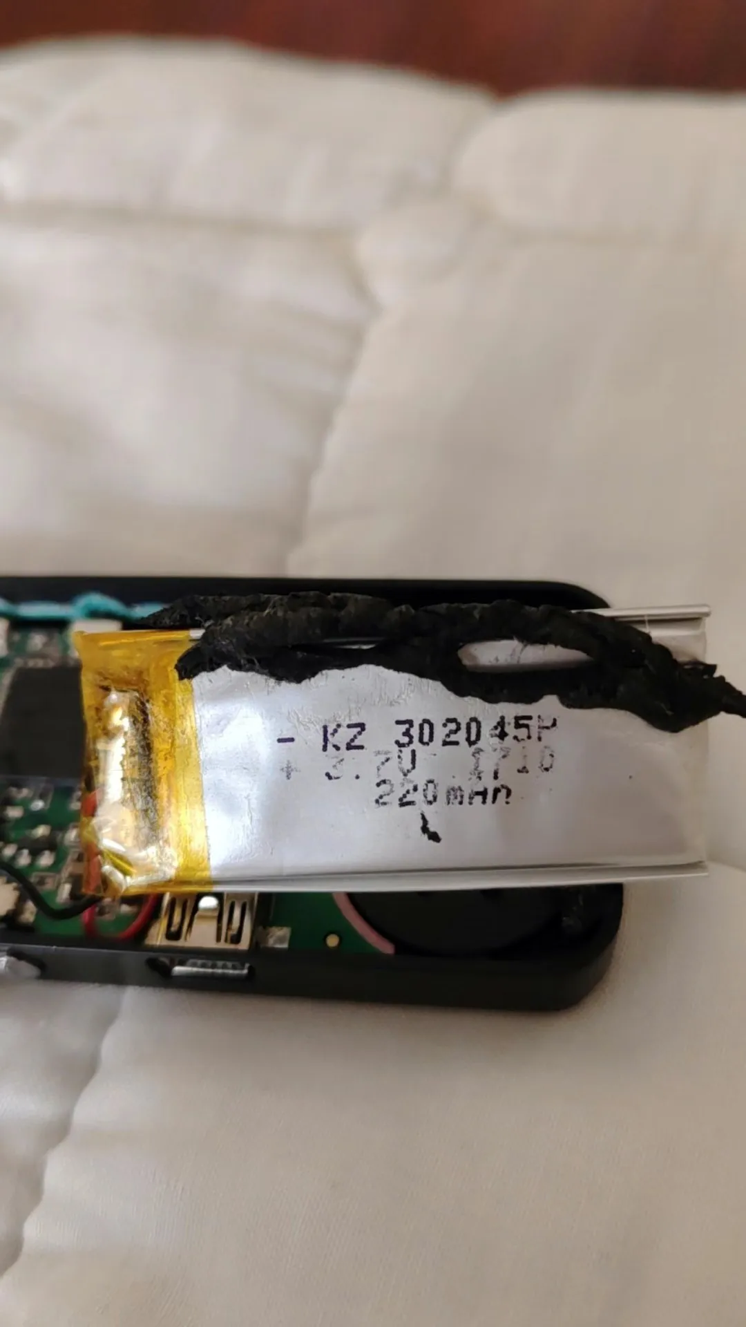 3.7V polymer lithium-ion battery video early education machine 302045 dynamic charging 220MAH protection full capacity brand new