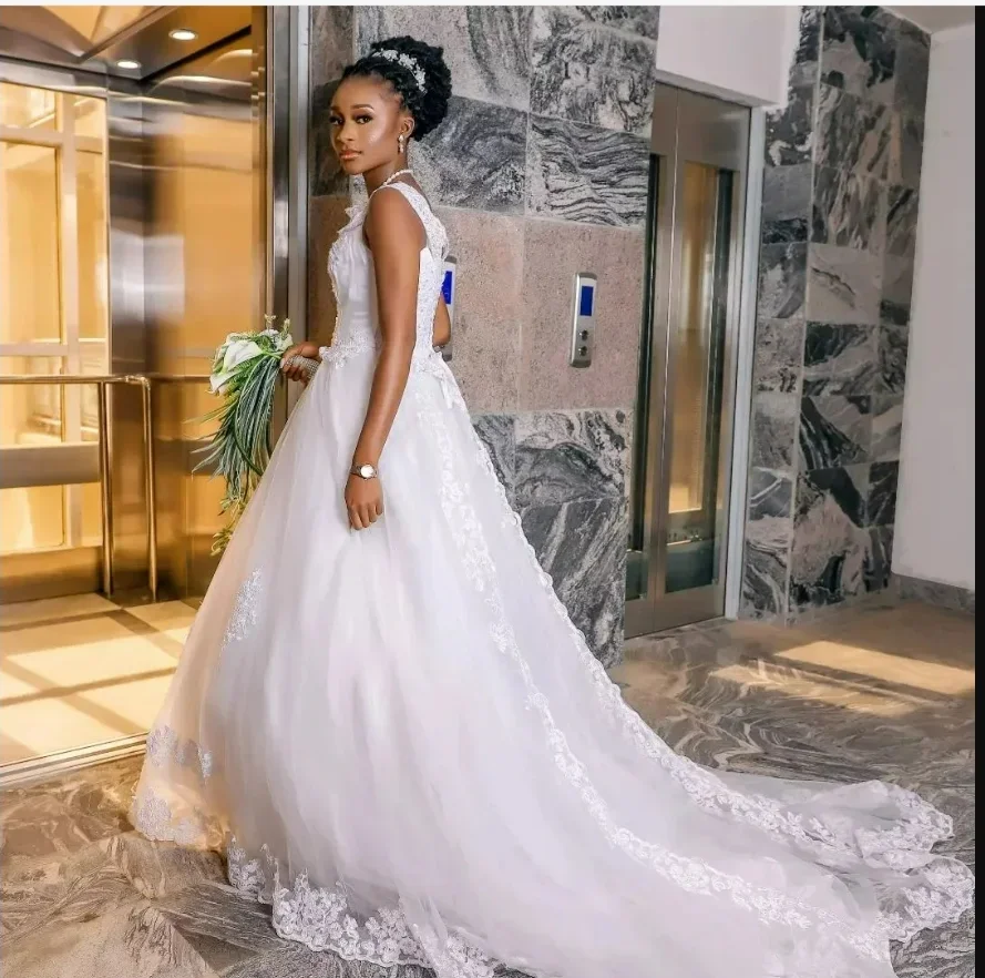 Maßgeschneiderte Brautkleider mit Spaghetti-Trägern und Spitzenapplikationen, Vestidos De Novia, Afrikanischer Garten-Landhausstil Hochzeitskleider