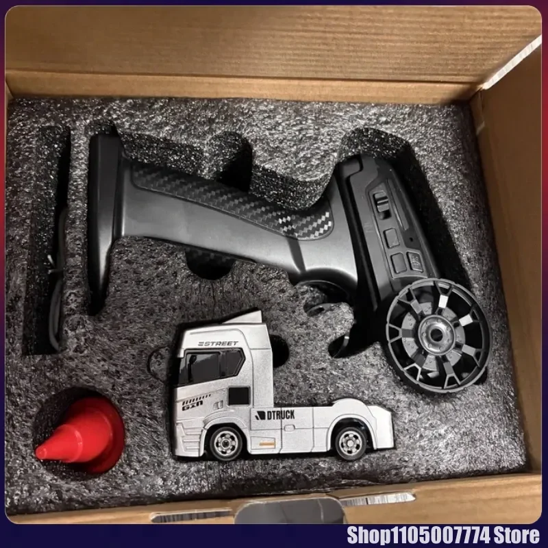 Mini Camion RC Drift 1/64 2.4G 4WD con Luci LED, Auto RC ad Alta Velocità 15KM/H, Giocattolo da Corsa per Divertimento Multiplayer, Regalo di Compleanno per Bambini