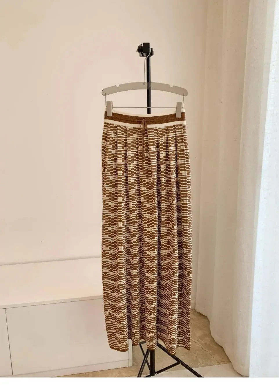 

Knitted skirt for women's autumn collection, high-quality and elegant skirt