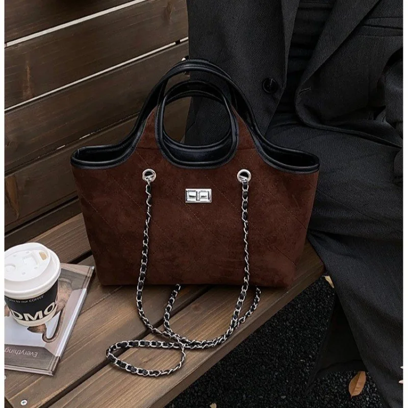 

Luxury Women's Crossbody-Bag Crafted From Leather Featuring Classic Paris Inspired And High-End Vintage Look​