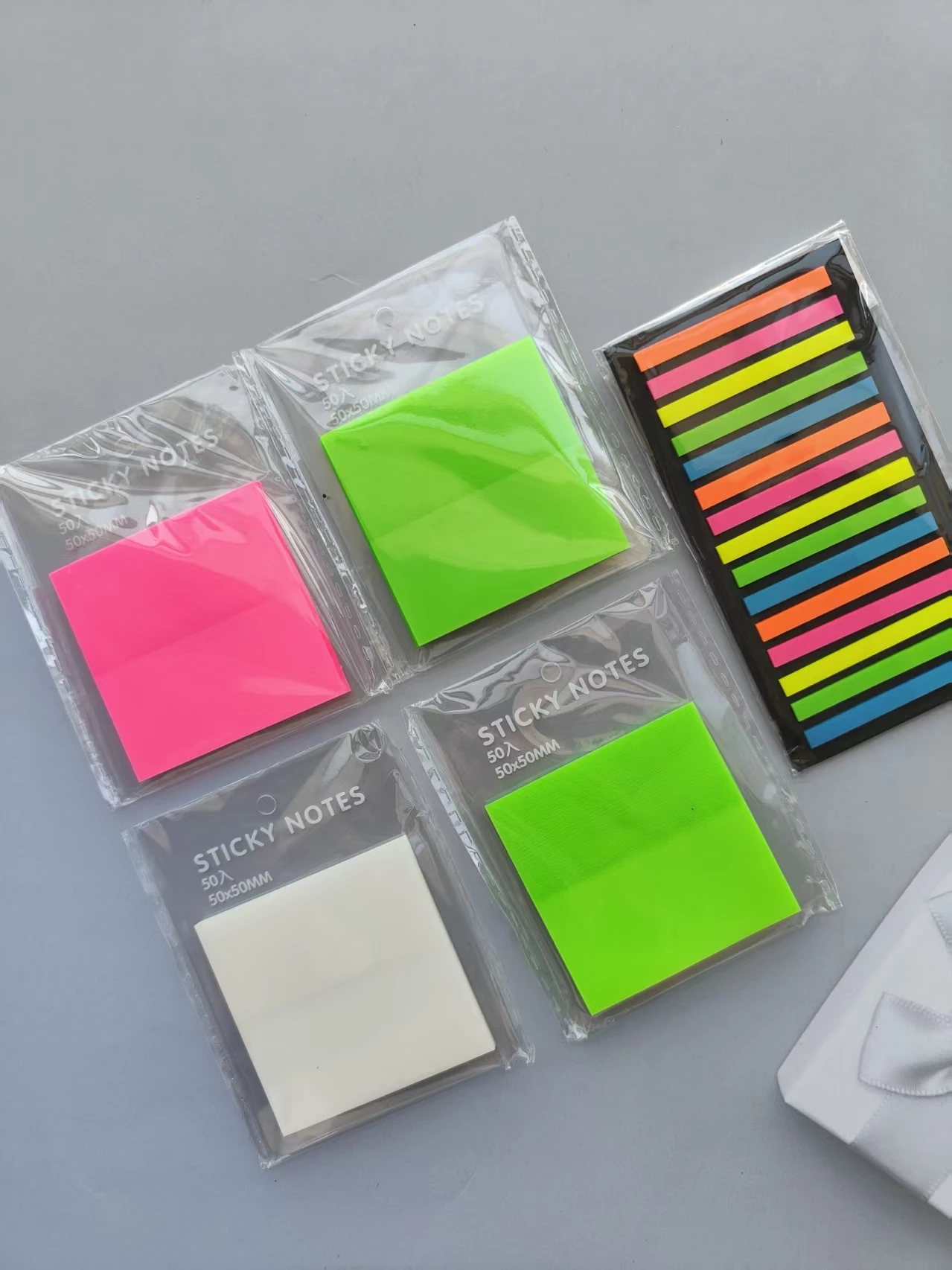 กระดาษโน้ตแบบใส 8 แพ็ค, สติกเกอร์โน้ตแบบลอกออกได้, กระดาษโน้ต, สมุดโน้ตใส อุปกรณ์เครื่องเขียนสำหรับโรงเรียนและสำนักงาน, แถบโน้ตแบบติด
