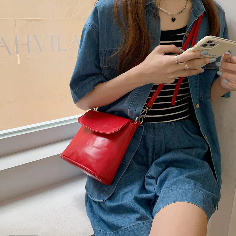 Fashion Design Women\'s Red Shoulder Crossbody Bag Retro Ladies Small Bucket Bag Handbags Solid Color Female Simple Underarm Bags