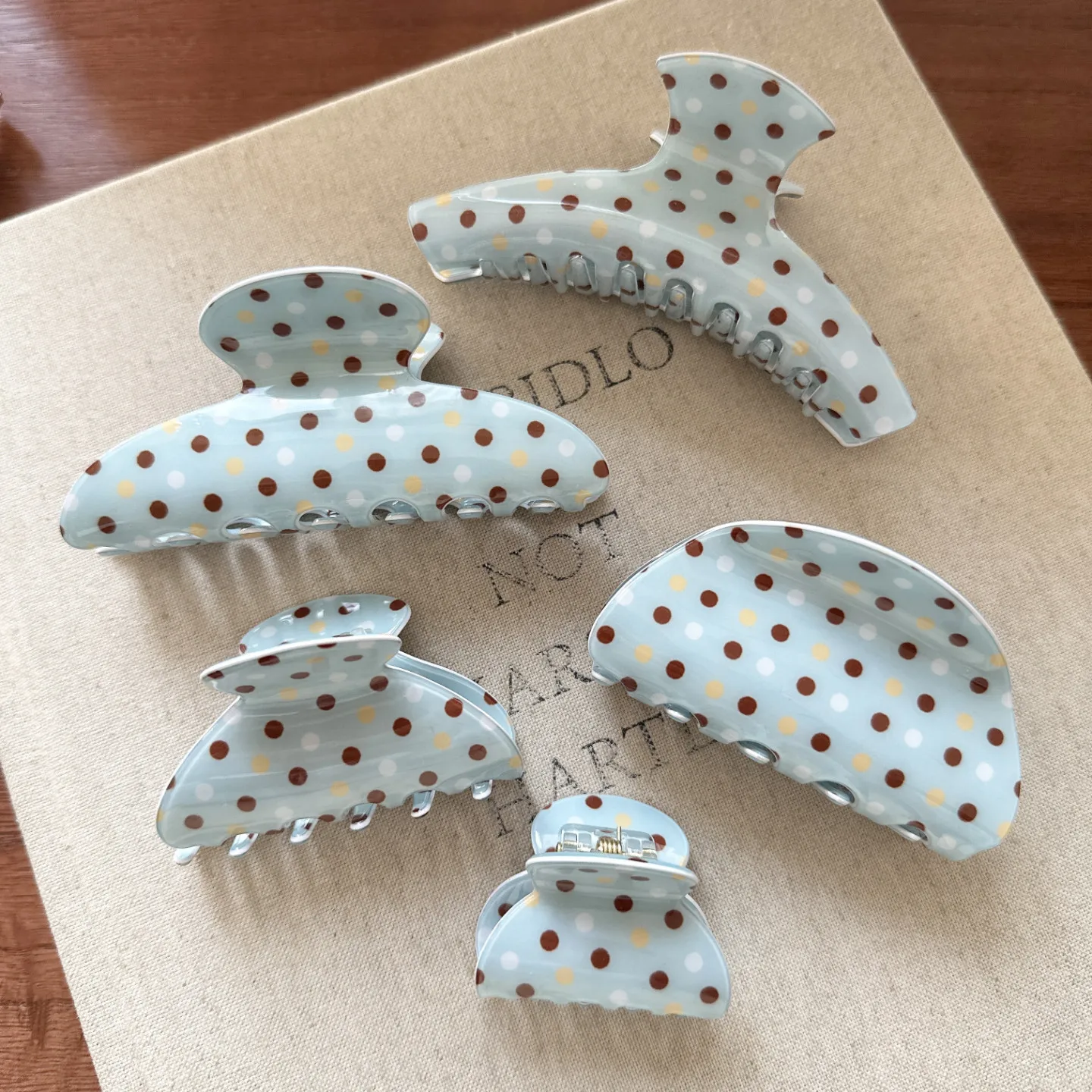 Lightweight Blue Polka Dot Shark Clip for Half Up Bun Retro Versatile Korean New Style Hair Claw for All Hair Types