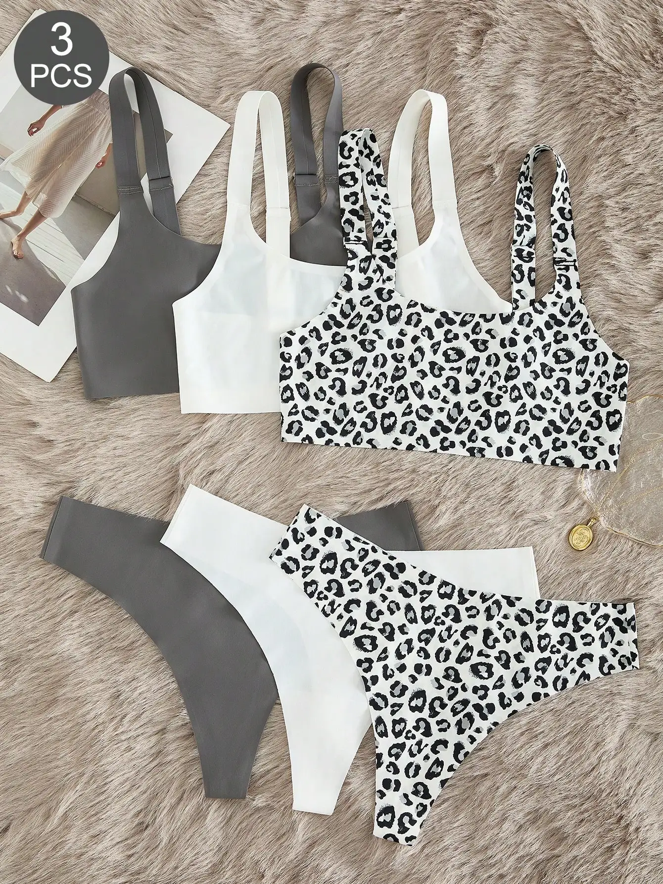 

Комплект из 3 предметов: женский беспроводной бюстгальтер и трусики-стринги, однотонные и с леопардовым принтом