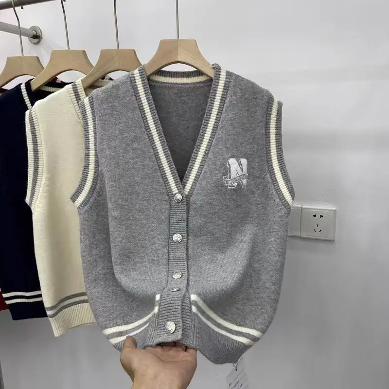 เสื้อกั๊กเสื้อกันหนาวแบบถักเลเยอร์คู่สไตล์เกาหลีสำหรับผู้หญิงคาร์ดิแกนทรงหลวมและไฮเอนด์สไตล์ใหม่สำหรับฤดูใบไม้ผลิและฤดูใบไม้ร่วง