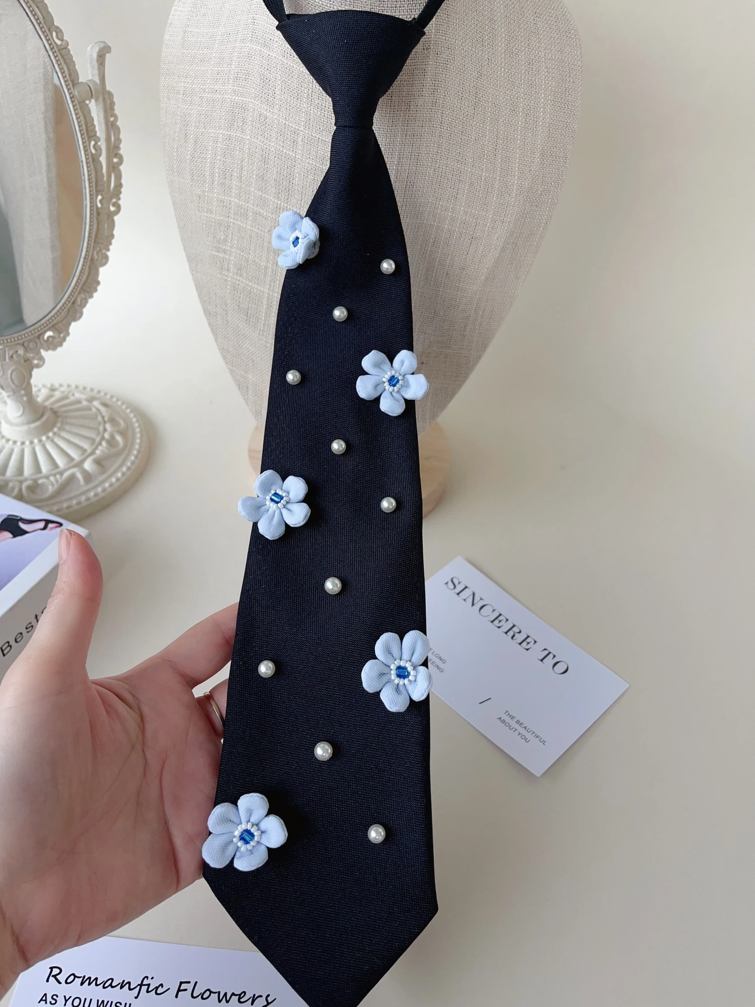 【2025 Gentle Style New Collection】Fabric Flower Pearl Decoration Women's Tie for Evening Party Adjustable Neck Accessory Light Luxury Dual-Use Style Versatile Spring/Summer Elegant Accessory