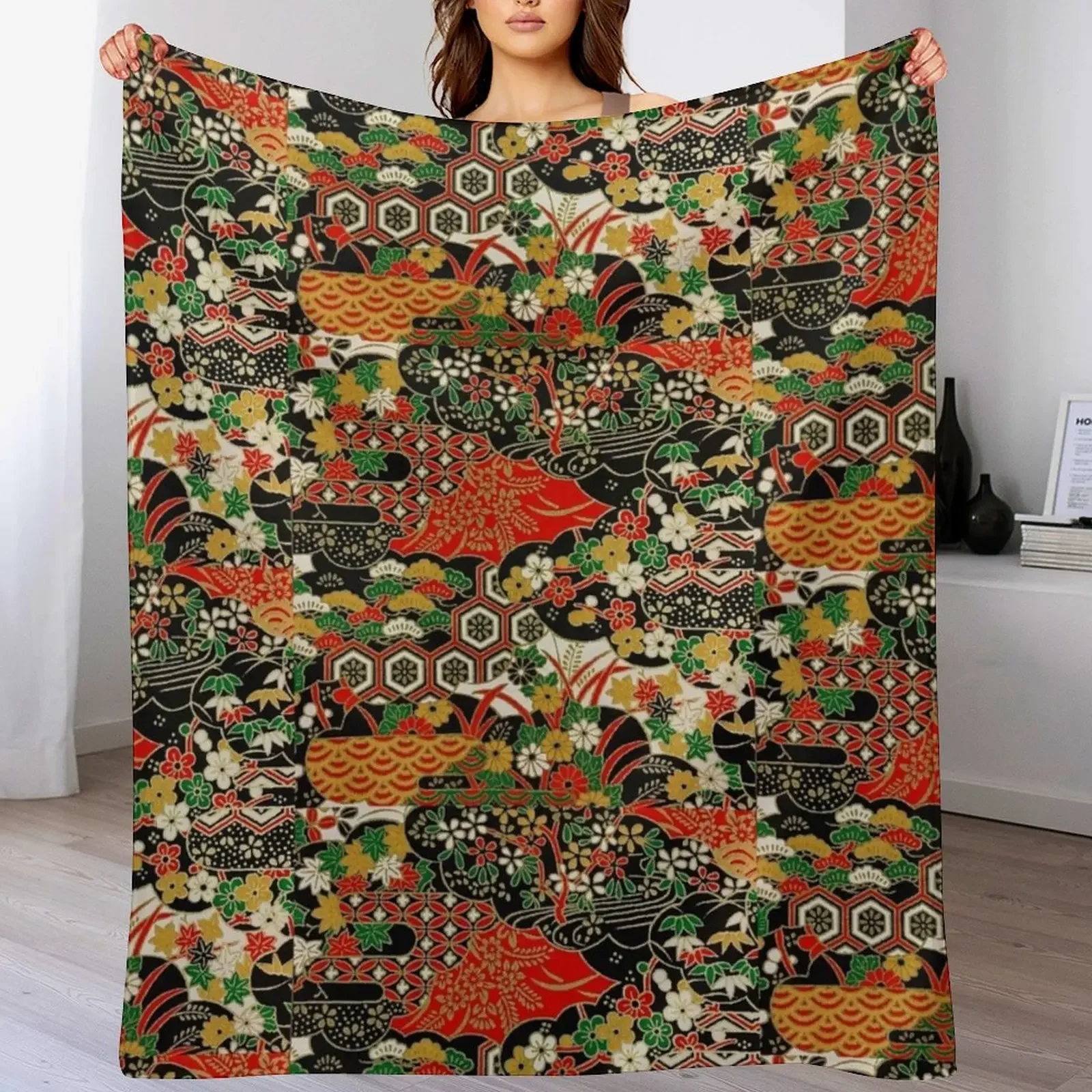 

Traditional Japanese Pattern Throw Blanket Multi Purpose Soft Warm Blanket for Home Travel