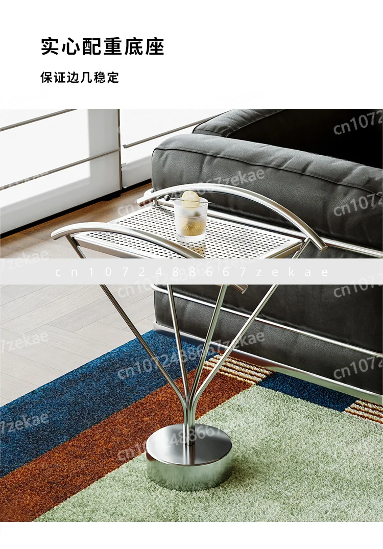 

Легкий роскошный современный диван сбоку, несколько небольших журнальных столиков для кафе, дизайнерский летающий боковой столик, несколько креативных маленьких столиков из нержавеющей стали