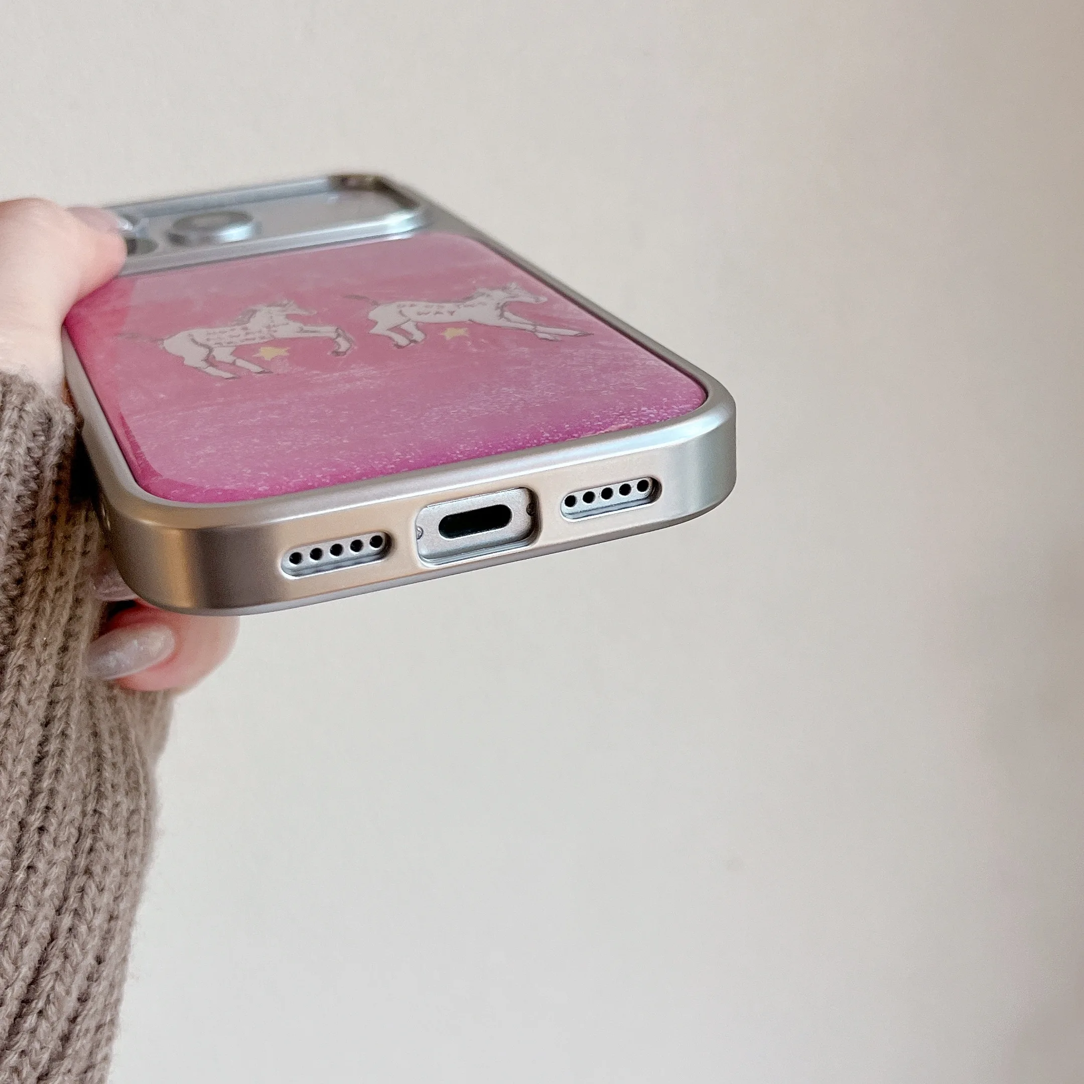 Handgezeichnetes Design mit rosa Pony, süße, nostalgische, ästhetische und schicke Handyhülle für iPhone 18 17 16 15 14 11 12 13 Pro Max Plus Rückseiten-Cover – Detail 4