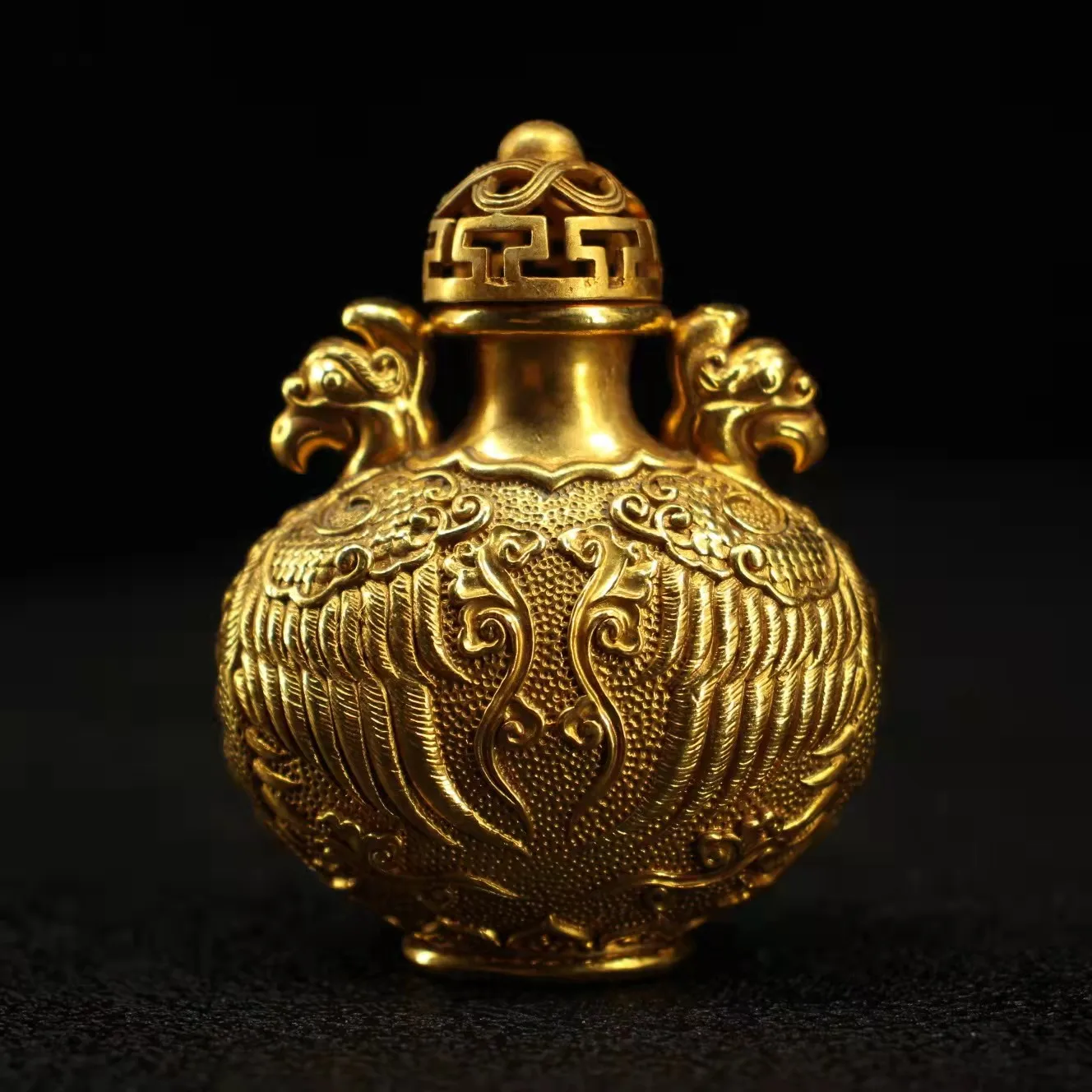 

collections Qing Dynasty old copper gilt secular bird snuff bottle