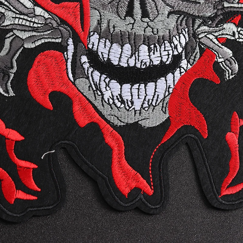 Red Punk Skull Tear Rozmiar: 29.8x24CM Punk Patch na odzież Żelazko na haftowanej aplikacji odznaka na kurtce Akcesoria do majsterkowania