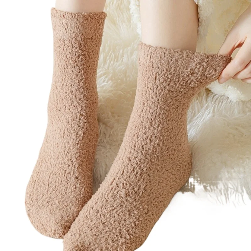 1/6 Paar Winter-Korallensamt, dick, mit Mittelrohr und dickem Samt für Kinder, warme und kältebeständige Nördliche Plüschsocken