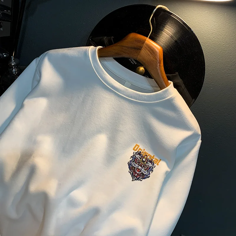 Рисунок 4 - Модный свитер с принтом для мужчин