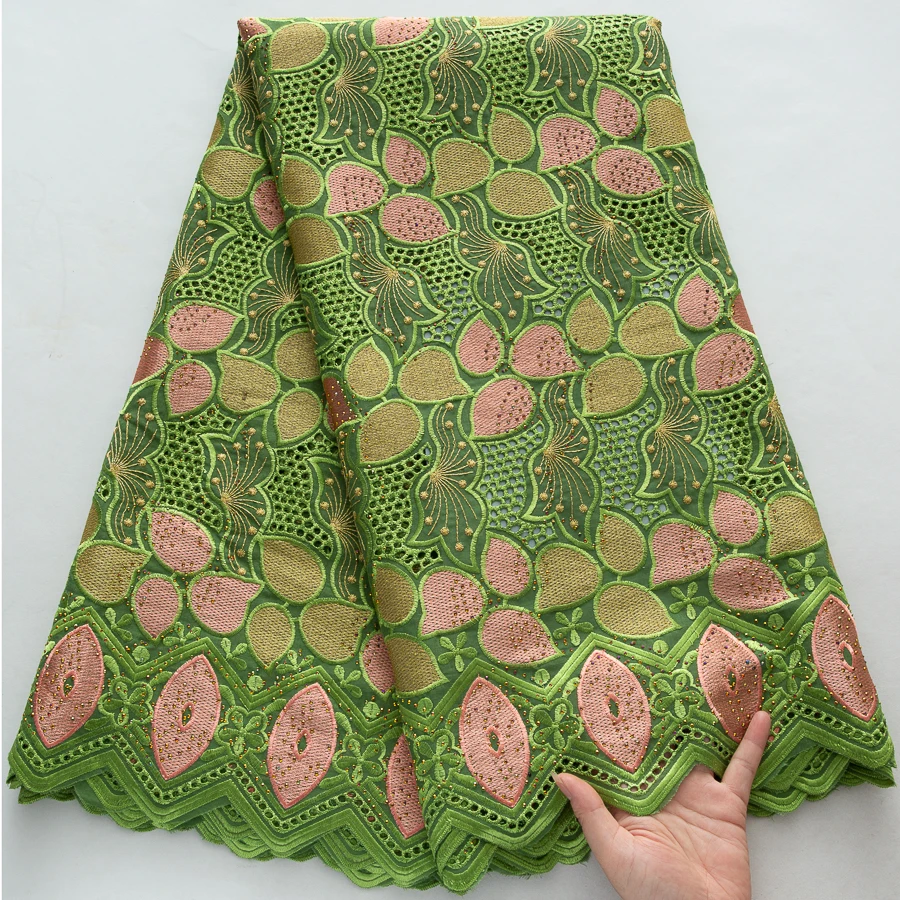 tissu-africain-elegant-en-dentelle-de-voile-suisse-5yards-base-verte-en-coton-avec-motifs-geometriques-floraux-roses-et-dores-pour-robe-de-femme