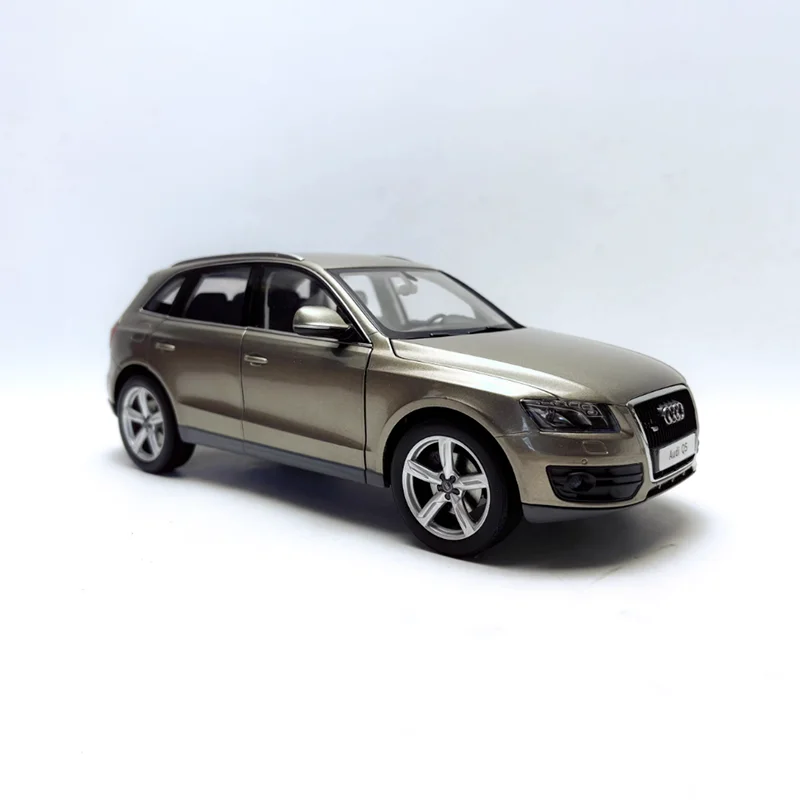كيوشو دييكاست 1:18 مقياس Q5 SUV سبيكة سيارة نموذج مجموعة كلاسيكية تذكارية عرض ثابت الحلي هدية عيد