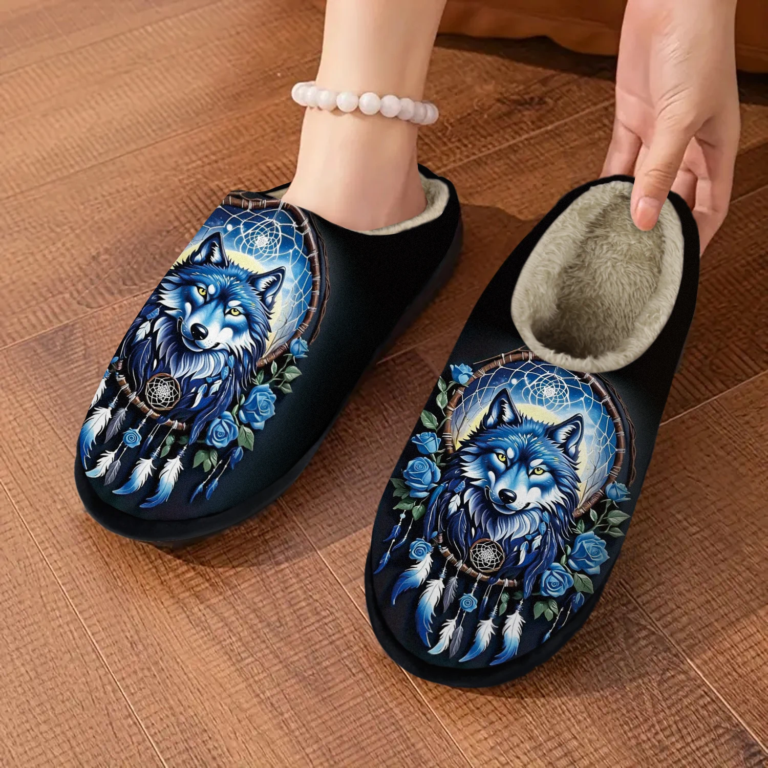 شبشب Cozy Wolf Dreamcatcher للنساء - نعل شتوي ناعم غامض داخلي/خارجي مع نعل مطاطي غير قابل للانزلاق،