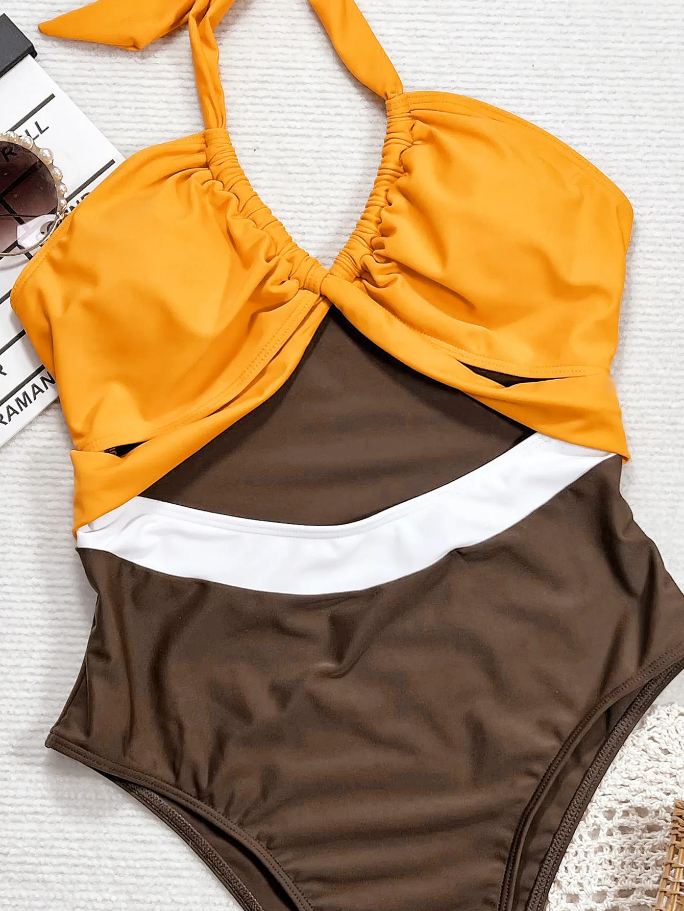 Trajes de baño sexy de retazos amarillos de una pieza con cordón halter hueco bikinis para mujer traje de baño trajes de playa monos