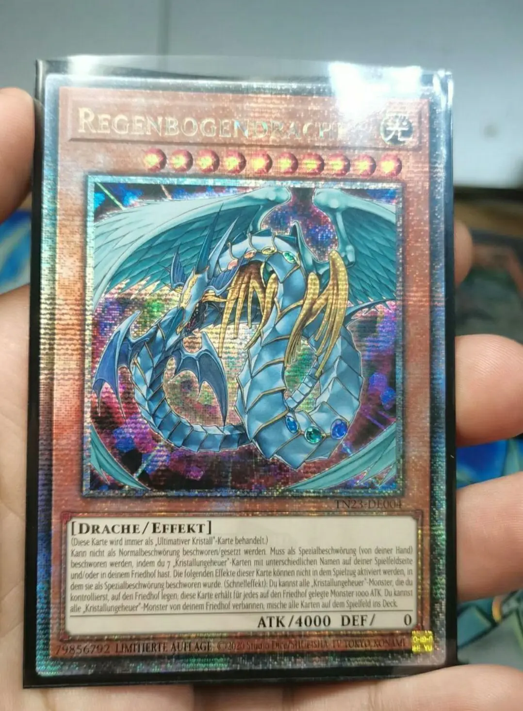 

Коллекция тайных английских монстров Yugioh Master Duel, Радужный Дракон 25 четверти века, Мятная карта TCG