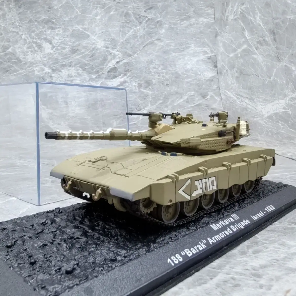 

Модель танка Меркава III (Израиль) 1990 года, масштаб 1/72 (основной корпус из сплава + пластик), коллекционная модель.