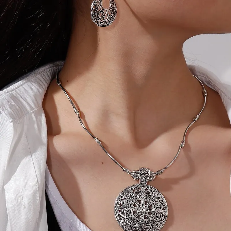 2 PCs Set Cut Out Round Pendant Earrings For Women Bohemia Design Tube Chain Silver Ox Color Elegant Vintage Jewelry Set