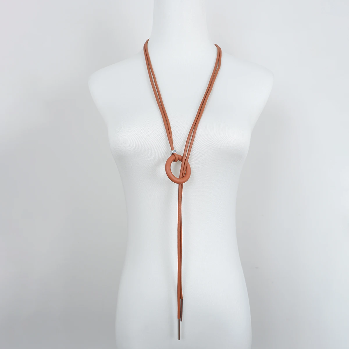 UKEBAY Minimalistische Statement-Halskette mit Kreisanhänger, Gummi-Halskette, lange Kette, leicht, modischer Schmuck, Geschenk, Halskette für den täglichen Gebrauch – Detail 9