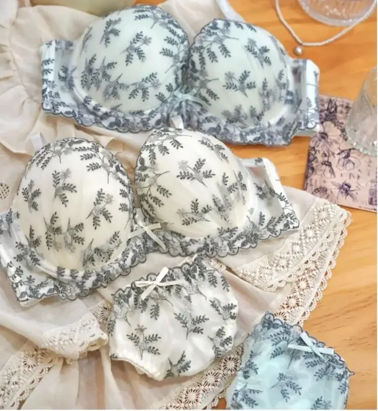 

Комплект трусиков с бюстгальтером и большой чашкой, комплект нижнего белья для девочек, красивое трехмерное нижнее белье с вышивкой, женский вертикальный хлопковый бюстгальтер без косточек