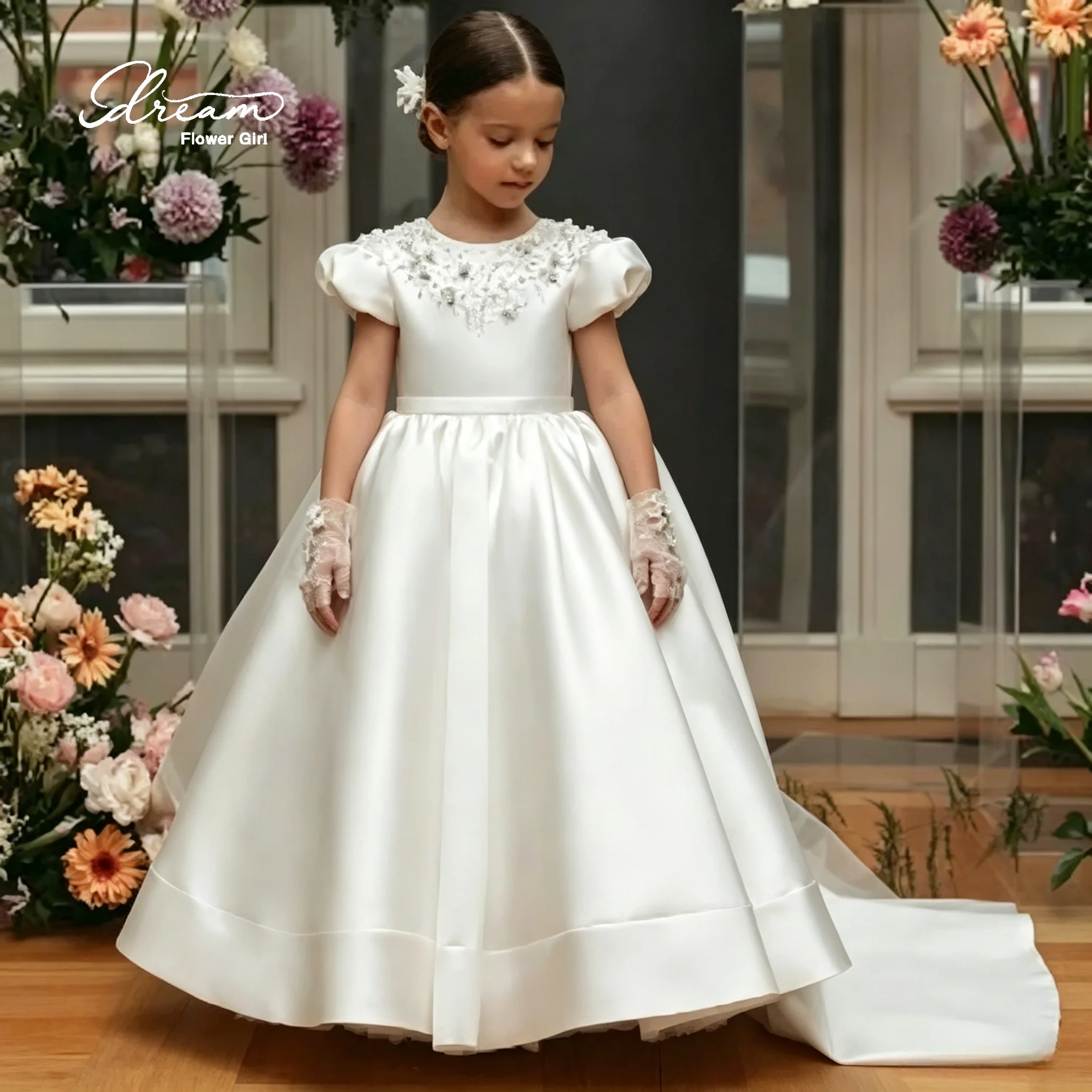 

Elegant flower girl floor-length puff-sleeved beaded net-silk cape with appliqués and puffy skirt evening dress