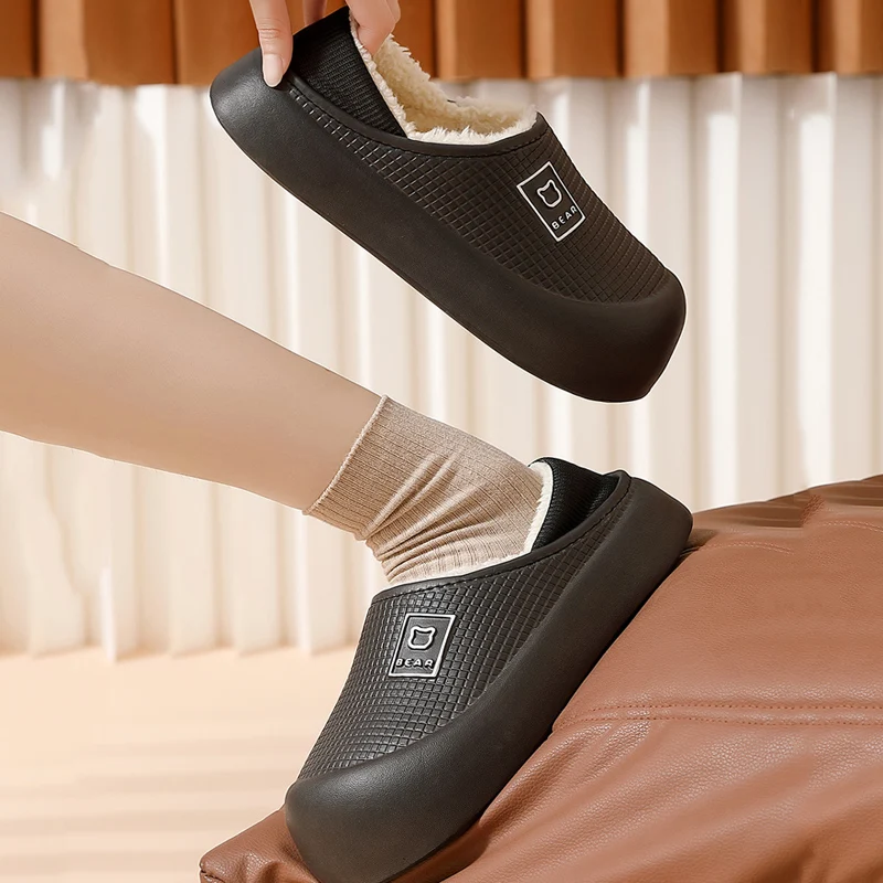 شباشب قطنية مقاومة للماء للنساء والرجال للشتاء والخارج والداخلي وغير قابلة للانزلاق أحذية منزلية قطيفة سميكة القاع أحذية الدب اللطيفة للزوجين