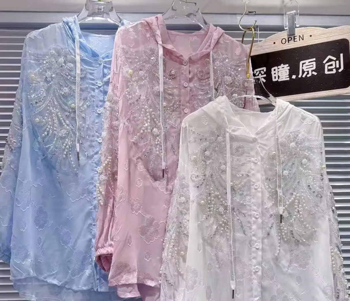 Perle di lusso Perline Ricamo Camicette di protezione solare con cappuccio oversize Camicie per le donne 2025 Primavera Estate Top Camisas De Mujer