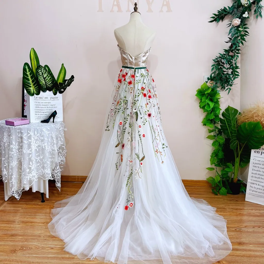 Colorful Embroidery Tulle Wedding Dress Sweetheart  Zipper Back Strapless A Line Bridal Gowns Romantic Vestido De Noiva ZW182