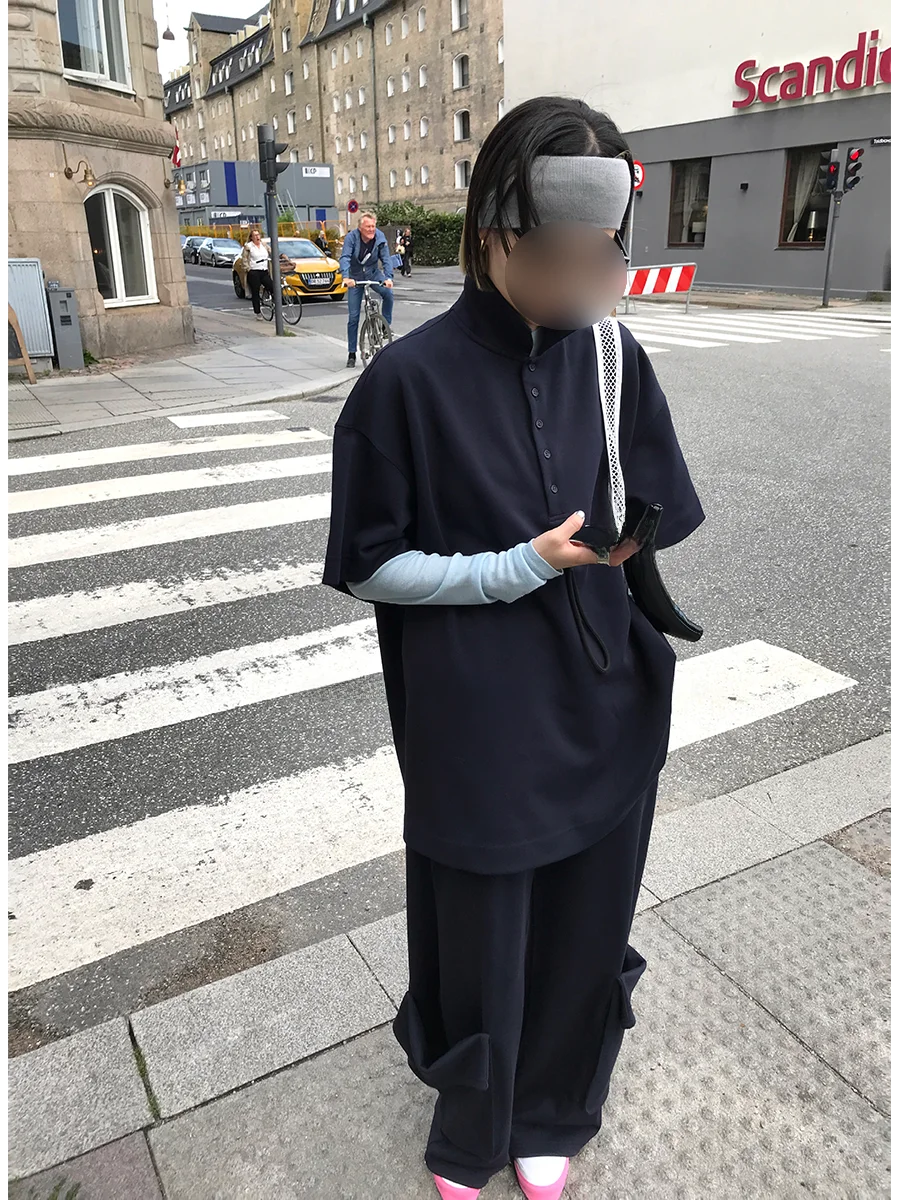 

Комплект MONA: Свободные повседневные брюки с высокой талией и укороченный топ для женщин, размеры S, новая осенняя коллекция 2025, модный повседневный стиль, застежка-молния