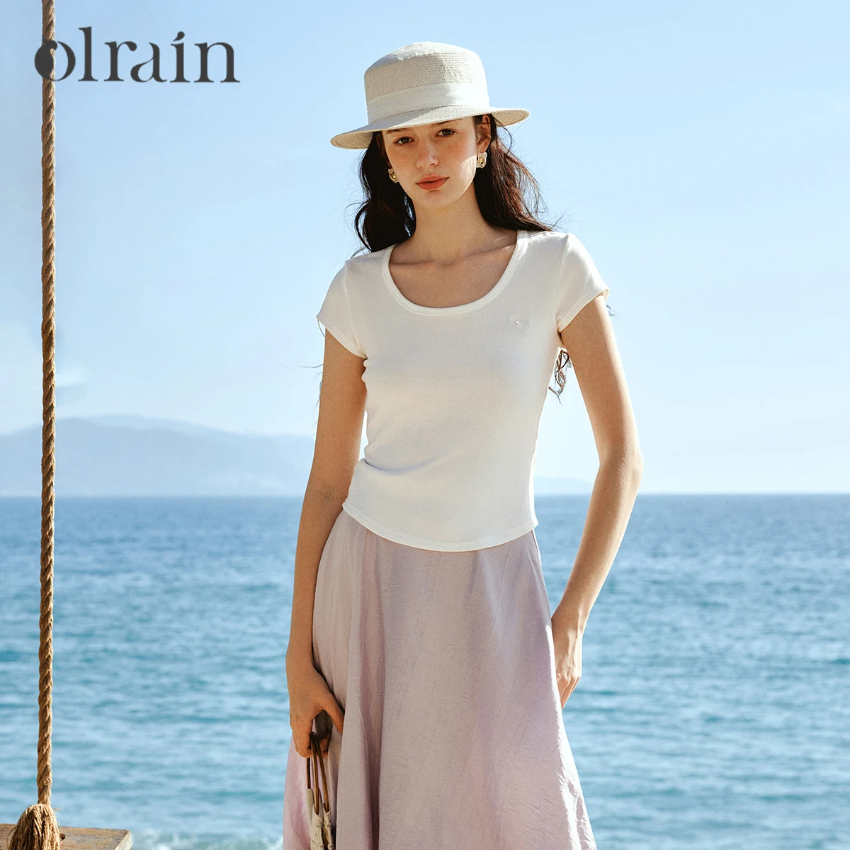 

OLrain Simple White Slim-fit T-shirt 2026 Summer Large U-neck Short Sleeved Tee Shirts 2026 White Tops for Woman O58CT003566