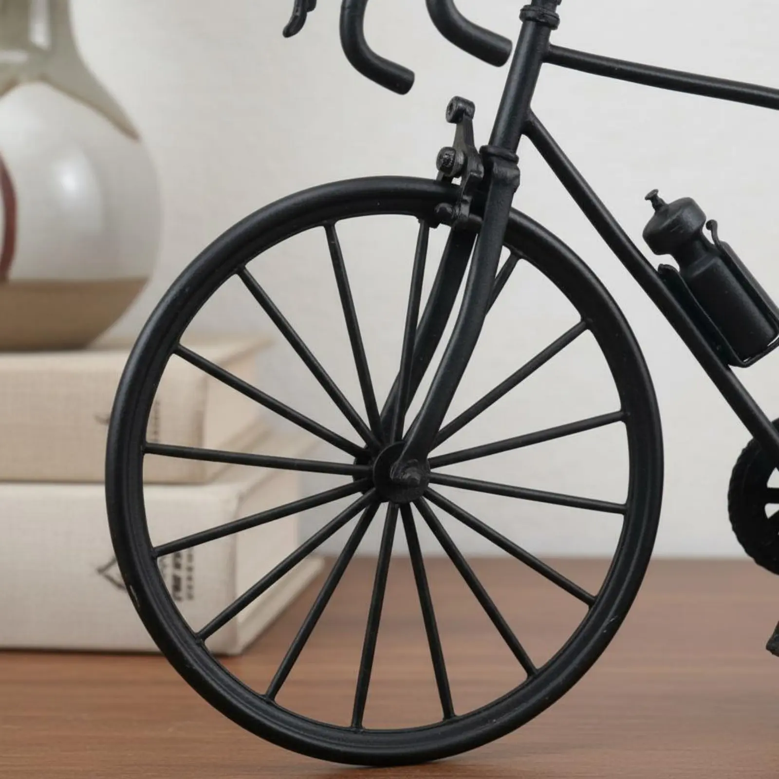 

Iron Cycle Sculpture Artistic Display Vintage Cycle Model Retro Bike Sculpture Self-Standing Table Decoration for Tv Stand