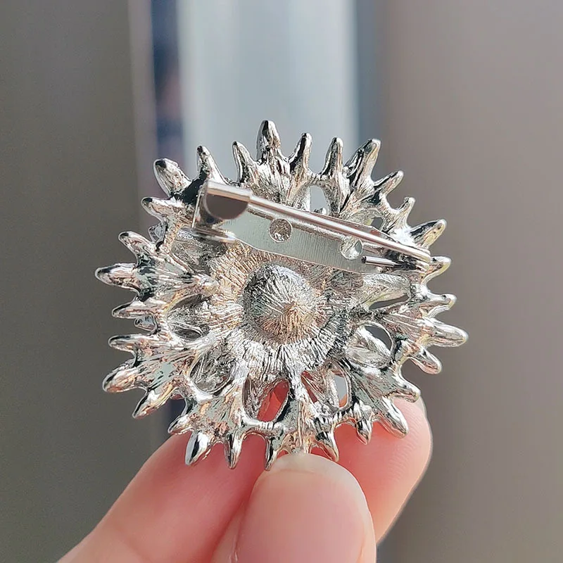 New Shiny Sun flower Brooches For Women Luxury Big Pearl Rhinestone Brooch Pins Jewelry Dress Suit Accessories Wedding Gifts