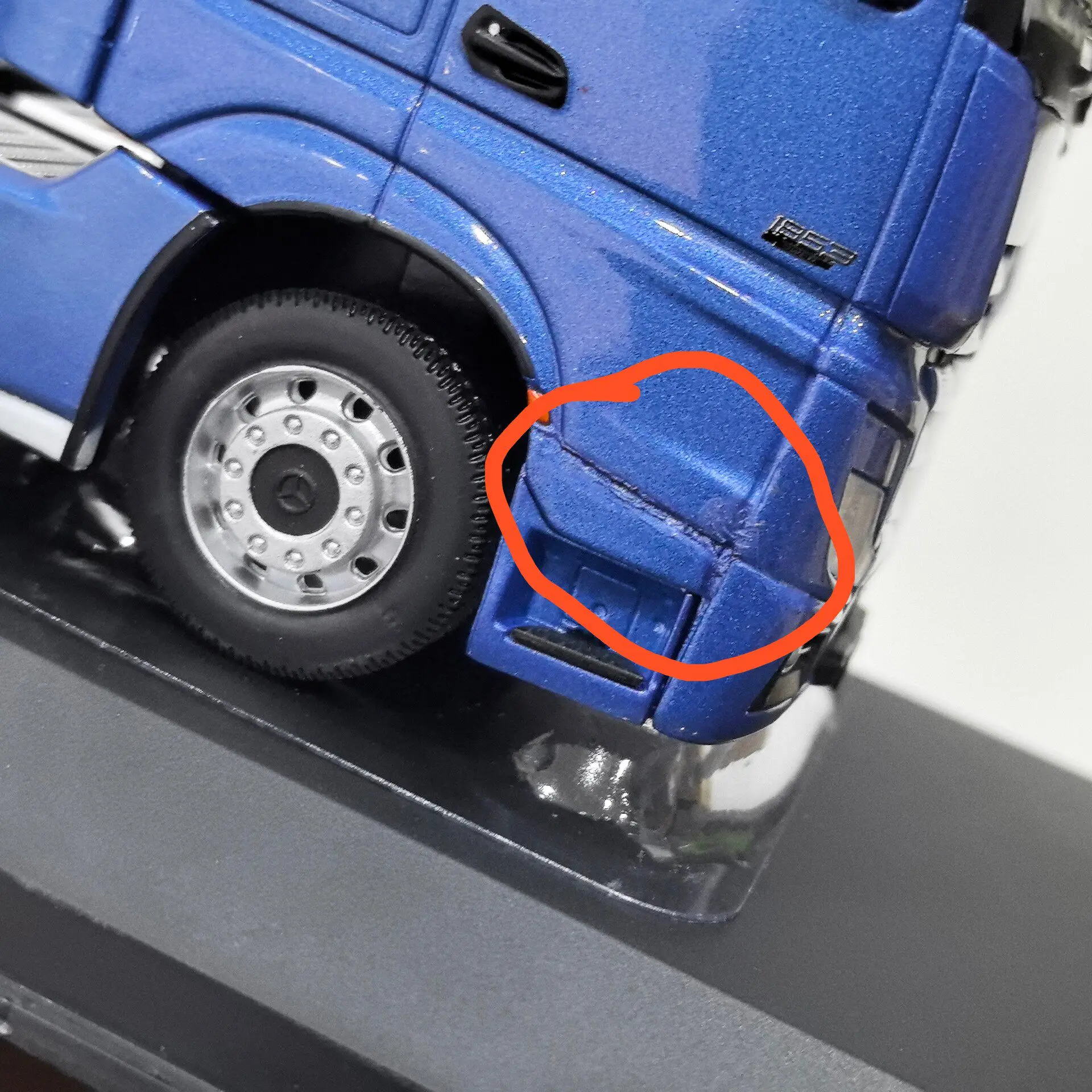 Paint Surface Defects IXO Diecast 1/43 Scale BENZ Actros MP4 V8 Alloy Car Model