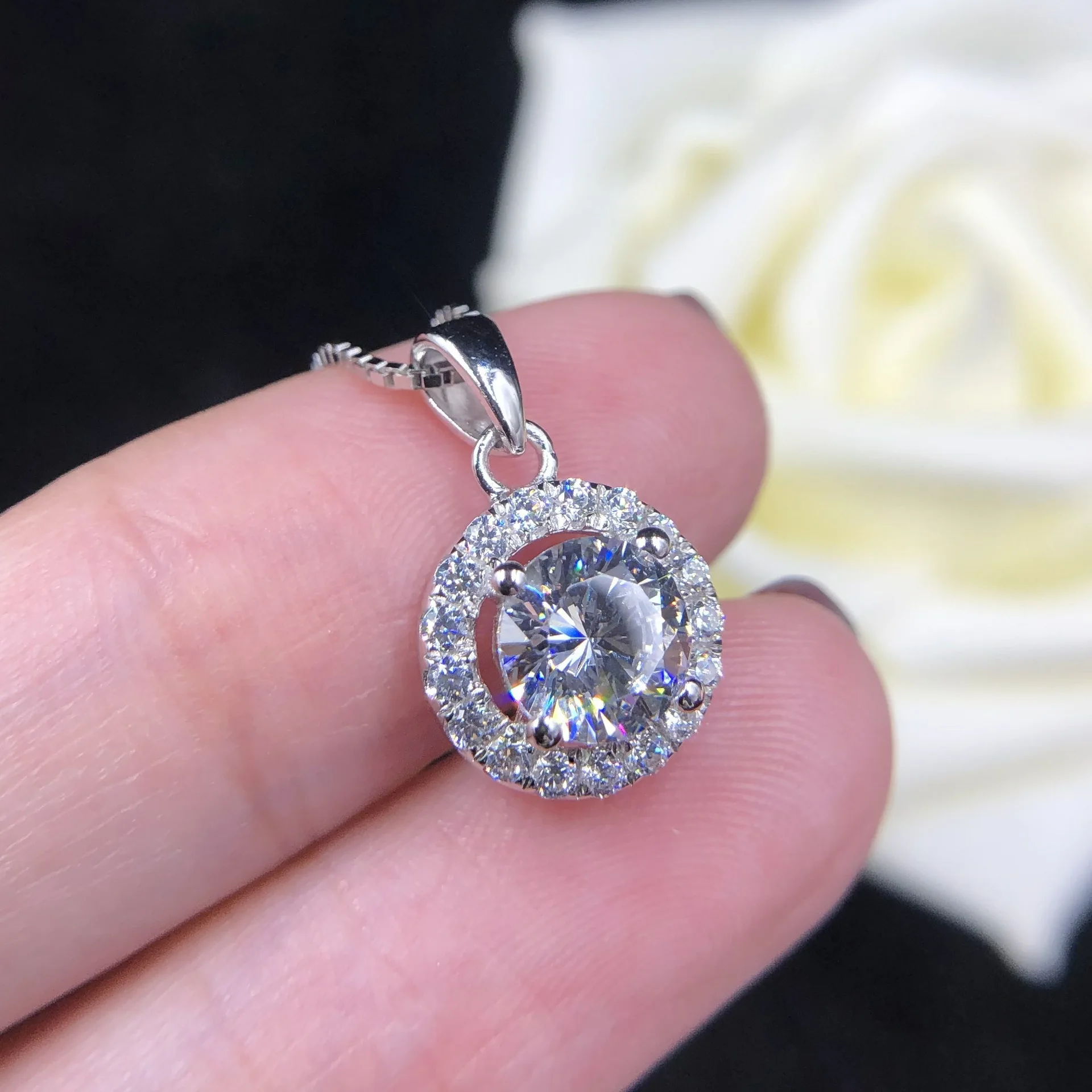 

PT950Platinum round bezel-set diamond ladies' necklace, pendant necklace, collar chain