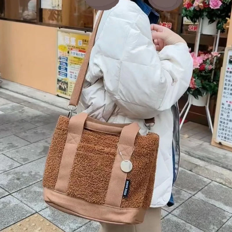 Sacolas de pele sintética estilo japonês para mulheres bolsas e bolsas de grife de luxo 2023 novas em letras de lantejoulas decoração capacidade pequena bolsa de almoço de ombro alta qualidade Frete grátis Envio rápido