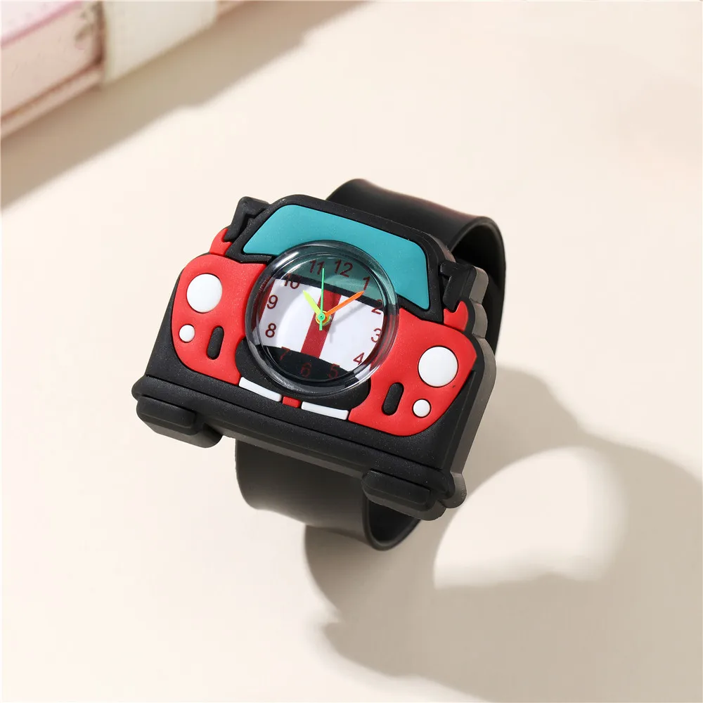 Leuke autostijl cartoon kinderhorloge jongens meisjes studenten kijken